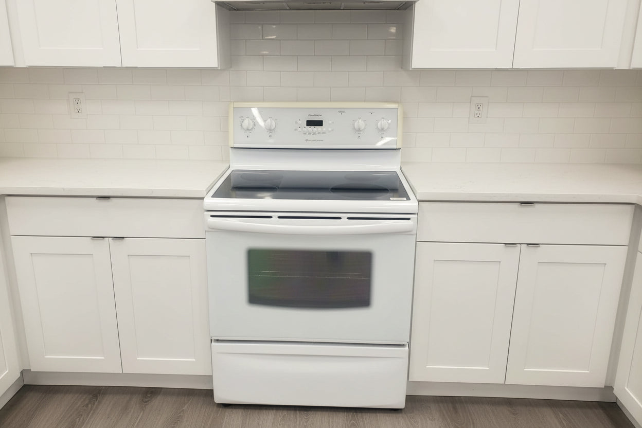 Frigidaire 30'' Cuisinière Vitrocéramique - Blanc- reconditionnée
