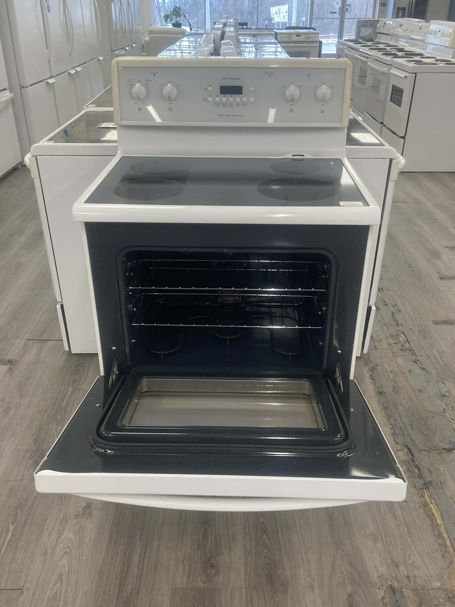 Frigidaire 30'' Cuisinière Vitrocéramique - Blanc- reconditionnée – Image 2
